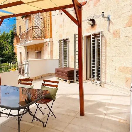 Lumina Hidden Terrace - Charming In Centre Of