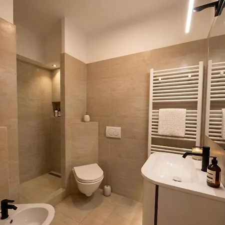 Lumina Hidden Terrace - Charming In Centre Of Apartment